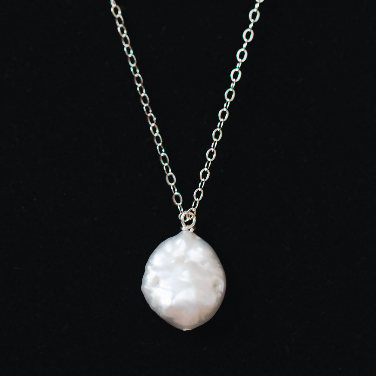 Pry Silver & White Pearl Chain Necklace PRY Silver & White Pearl